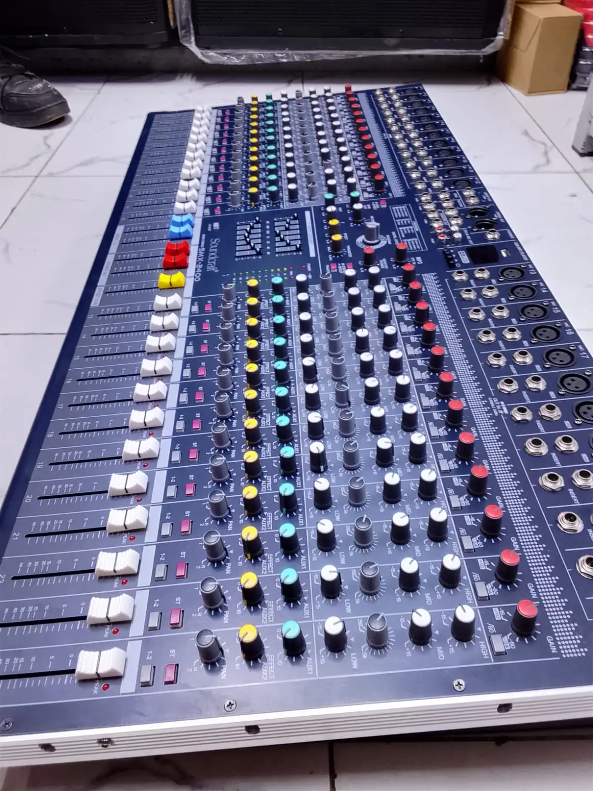 Soundcraft SMX 2400 Professional audio mixer